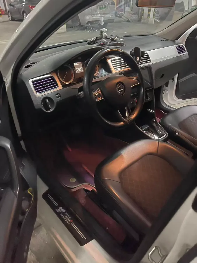 2019 SWM G01 1.5T 156HP L4 6AT,autocango,china used car exporter,china ev exporter,chinese used car exporter,chinese used ev exporter