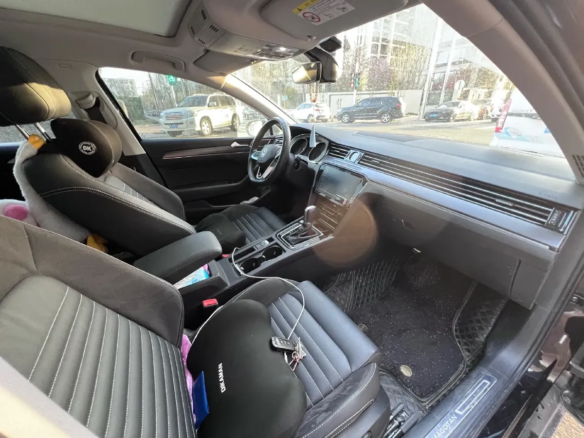 2020 Volkswagen Magotan 2.0T 186HP L4 7DCT,autocango,china used car exporter,china ev exporter,chinese used car exporter,chinese used ev exporter