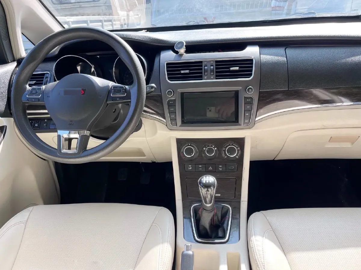 2018 Yema SiPaiKa 1.5L 112HP L4 5MT,autocango,china used car exporter,china ev exporter,chinese used car exporter,chinese used ev exporter