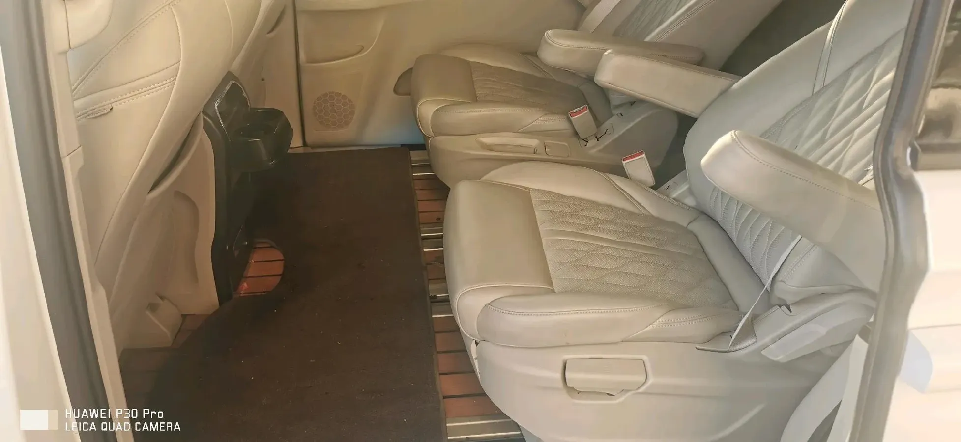 2022 Buick GL8 2.0T 237HP L4 9AT,autocango,china used car exporter,china ev exporter,chinese used car exporter,chinese used ev exporter