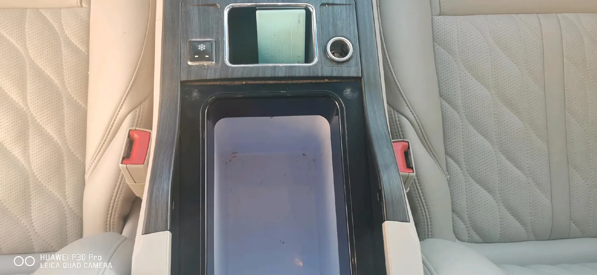 2022 Buick GL8 2.0T 237HP L4 9AT,autocango,china used car exporter,china ev exporter,chinese used car exporter,chinese used ev exporter