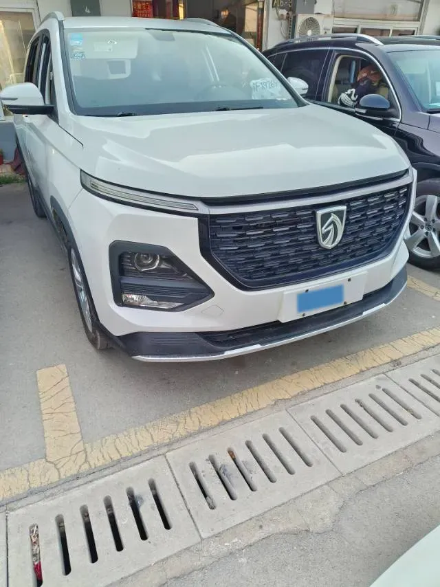 2020 BaoJun 530 1.5T 147HP L4 6MT,autocango,china used car exporter,china ev exporter,chinese used car exporter,chinese used ev exporter