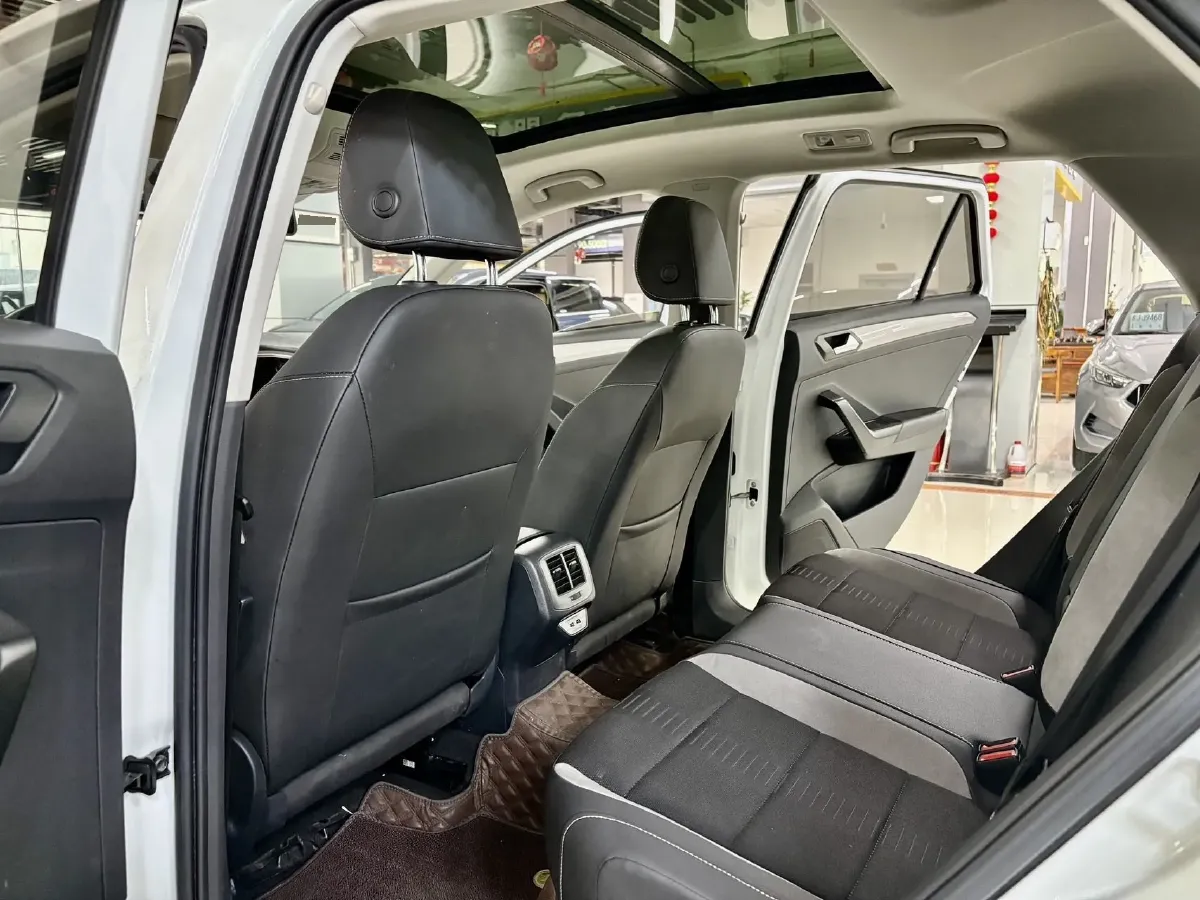 2022 Volkswagen T-Roc 1.4T 150HP L4 7DCT,autocango,china used car exporter,china ev exporter,chinese used car exporter,chinese used ev exporter