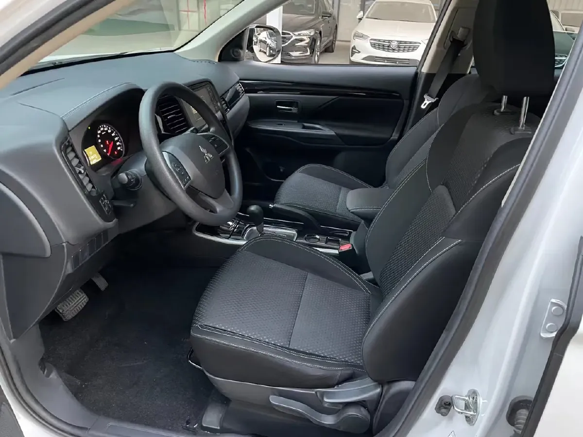 2021 Mitsubishi Outlander 2.0L 166HP L4 CVT,autocango,china used car exporter,china ev exporter,chinese used car exporter,chinese used ev exporter