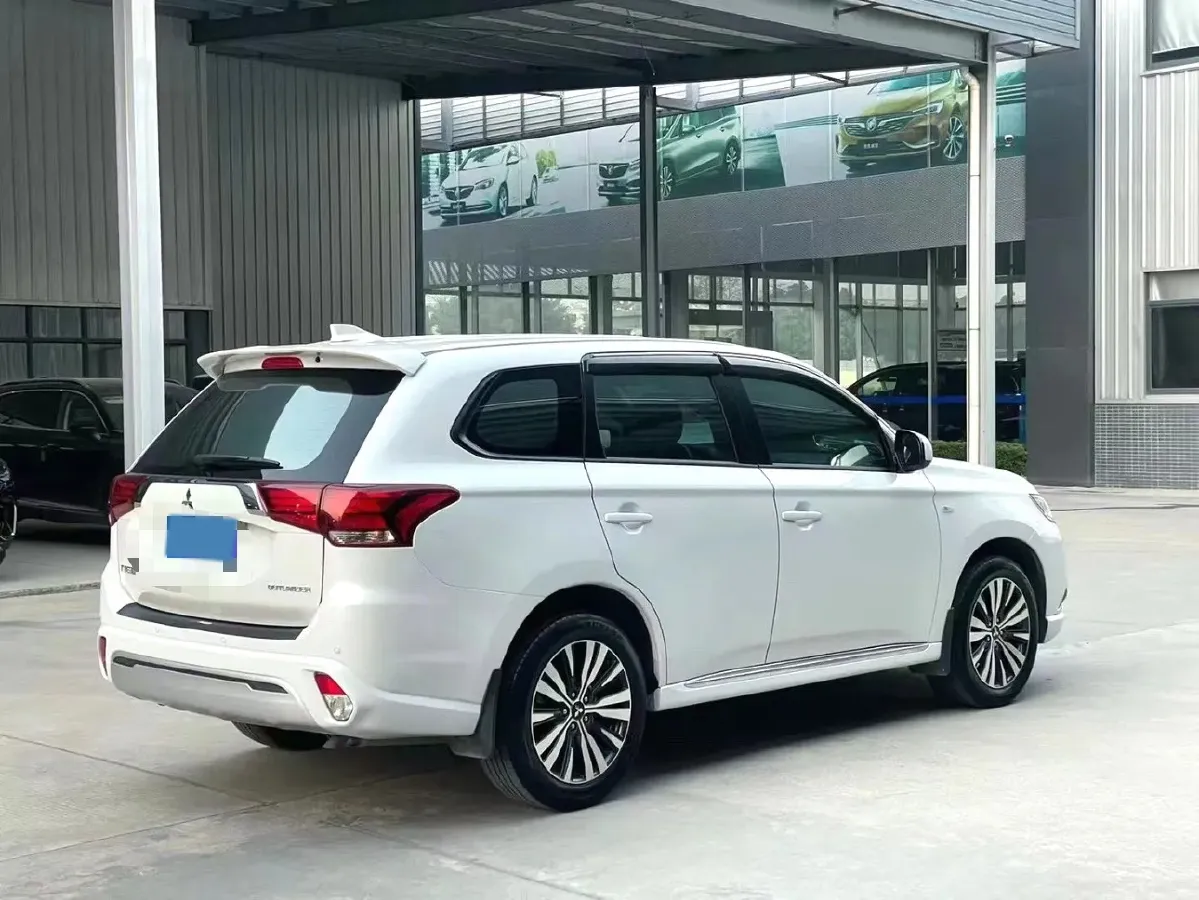2021 Mitsubishi Outlander 2.0L 166HP L4 CVT,autocango,china used car exporter,china ev exporter,chinese used car exporter,chinese used ev exporter