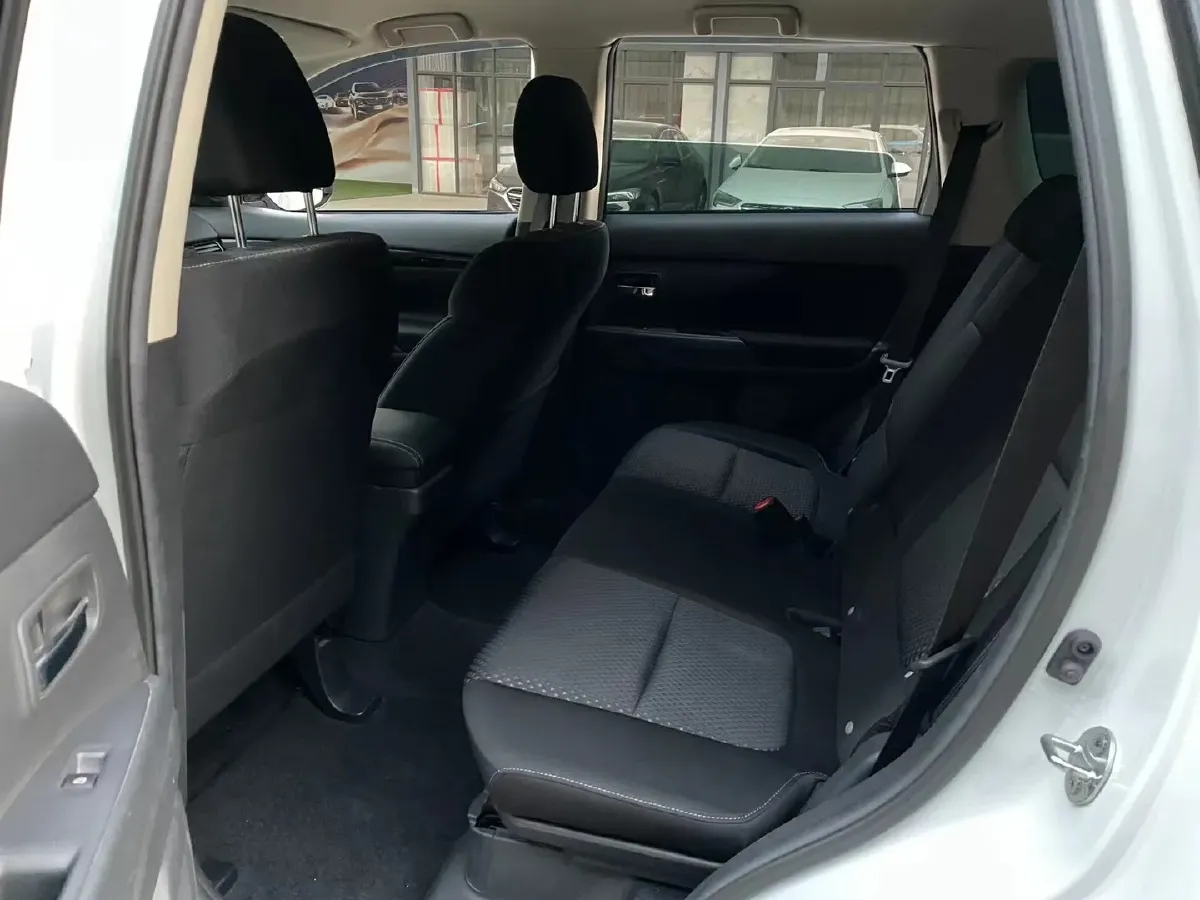 2021 Mitsubishi Outlander 2.0L 166HP L4 CVT,autocango,china used car exporter,china ev exporter,chinese used car exporter,chinese used ev exporter