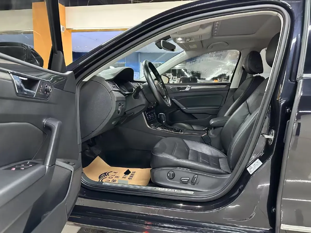 2017 Volkswagen Passat 1.8T 180HP L4 7DCT,autocango,china used car exporter,china ev exporter,chinese used car exporter,chinese used ev exporter