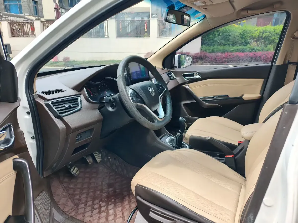 2018 BaoJun 360 1.5L 112HP L4 6MT,autocango,china used car exporter,china ev exporter,chinese used car exporter,chinese used ev exporter