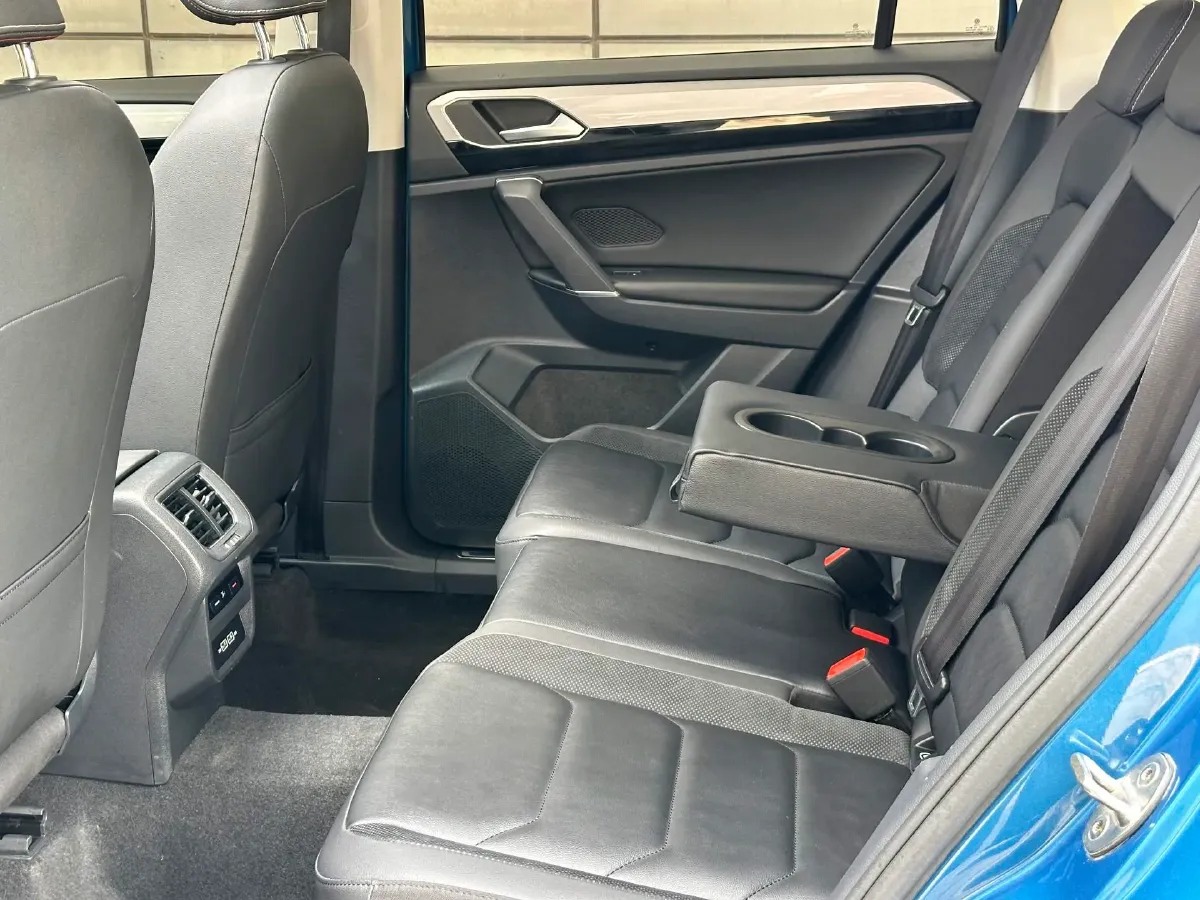 2019 MINI CLUBMAN 1.5T 102HP L3 6AT,autocango,china used car exporter,china ev exporter,chinese used car exporter,chinese used ev exporter