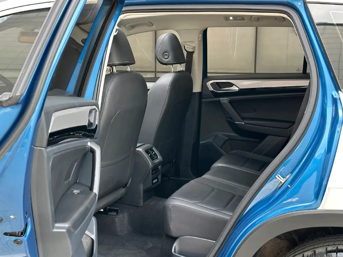 2019 MINI CLUBMAN 1.5T 102HP L3 6AT,autocango,china used car exporter,china ev exporter,chinese used car exporter,chinese used ev exporter