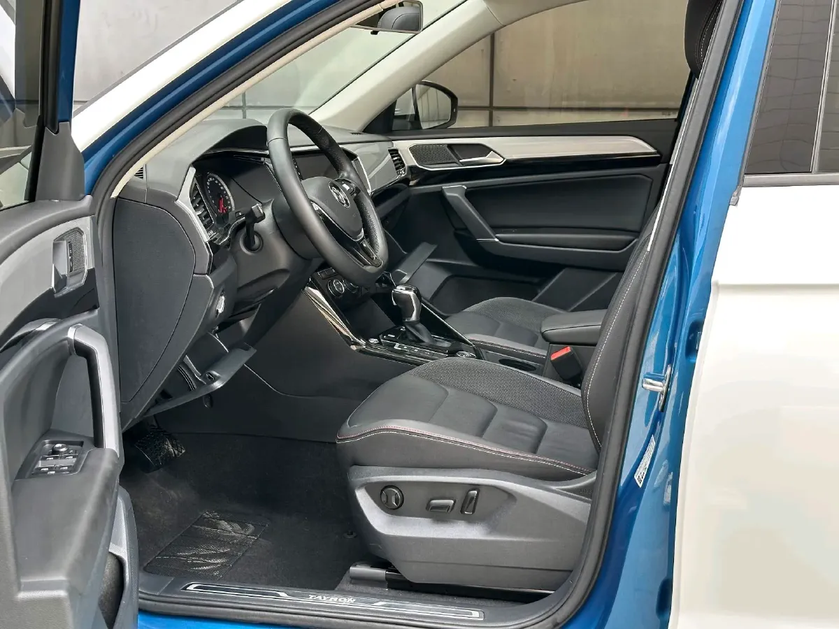 2019 MINI CLUBMAN 1.5T 102HP L3 6AT,autocango,china used car exporter,china ev exporter,chinese used car exporter,chinese used ev exporter