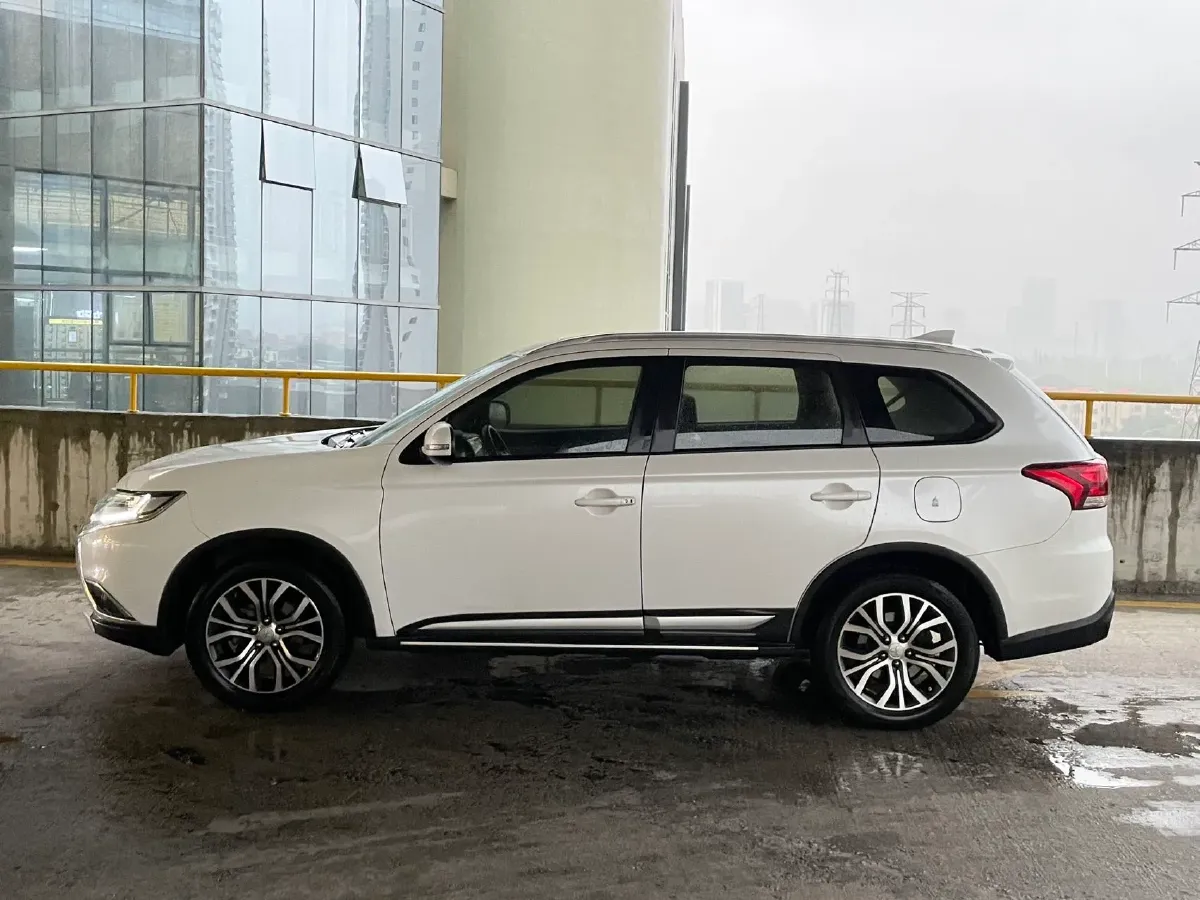 2018 Mitsubishi Outlander 2.0L 166HP L4 CVT,autocango,china used car exporter,china ev exporter,chinese used car exporter,chinese used ev exporter