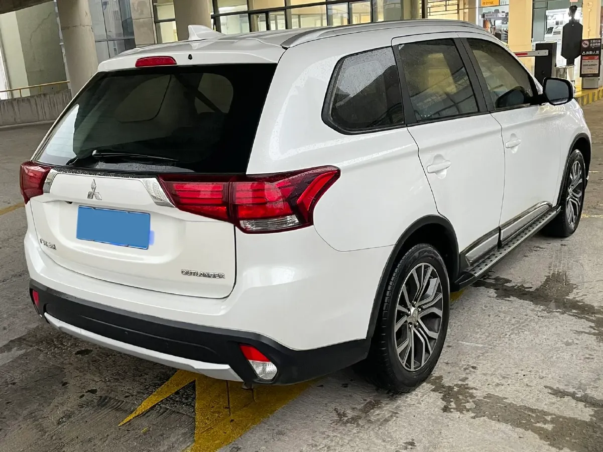 2018 Mitsubishi Outlander 2.0L 166HP L4 CVT,autocango,china used car exporter,china ev exporter,chinese used car exporter,chinese used ev exporter