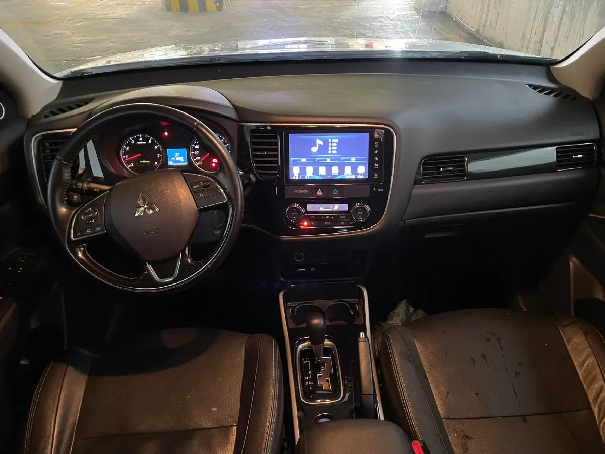 2018 Mitsubishi Outlander 2.0L 166HP L4 CVT,autocango,china used car exporter,china ev exporter,chinese used car exporter,chinese used ev exporter