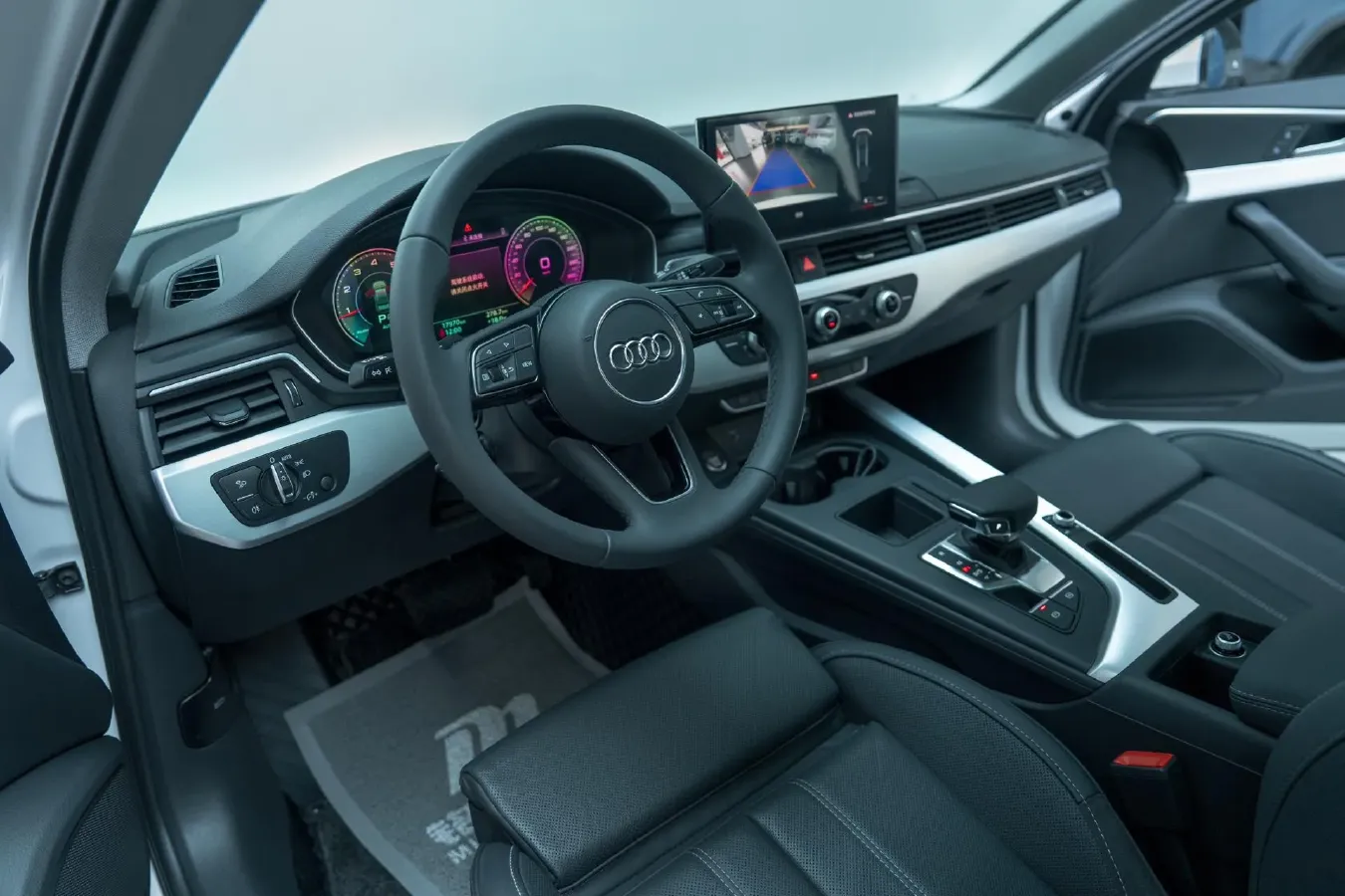 2023 Audi A4L 2.0T 190HP L4 7DCT,autocango,china used car exporter,china ev exporter,chinese used car exporter,chinese used ev exporter