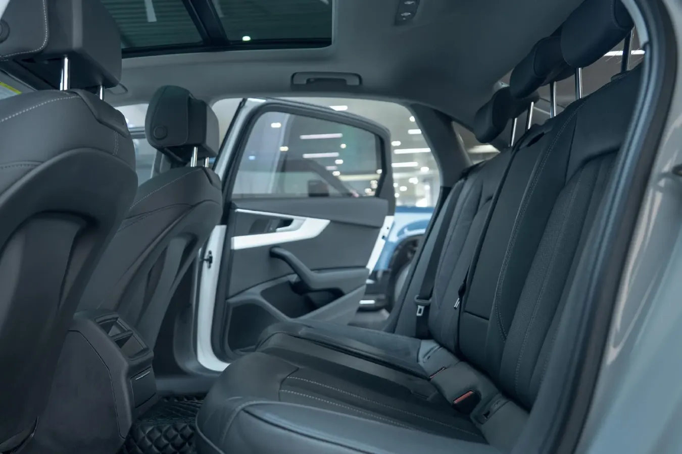 2023 Audi A4L 2.0T 190HP L4 7DCT,autocango,china used car exporter,china ev exporter,chinese used car exporter,chinese used ev exporter