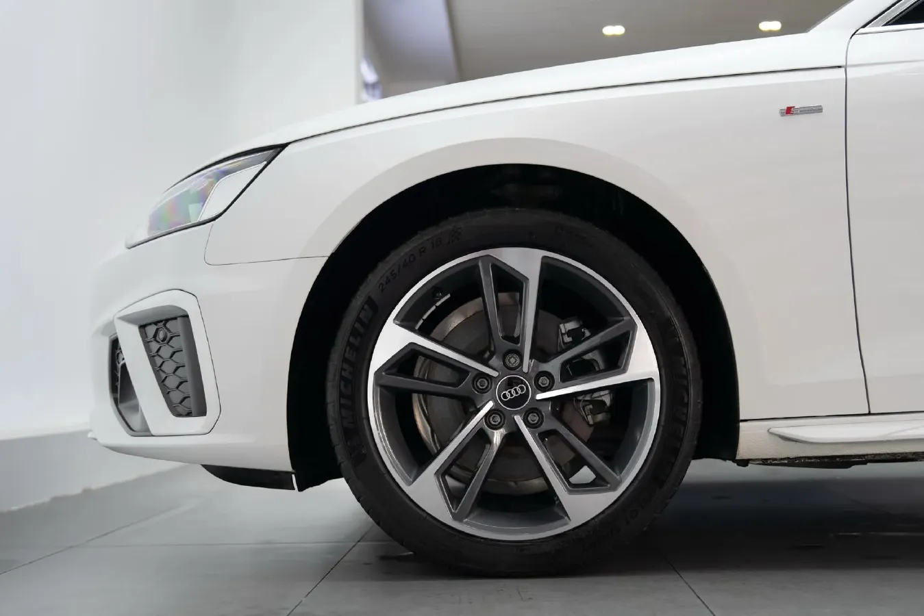 2023 Audi A4L 2.0T 190HP L4 7DCT,autocango,china used car exporter,china ev exporter,chinese used car exporter,chinese used ev exporter