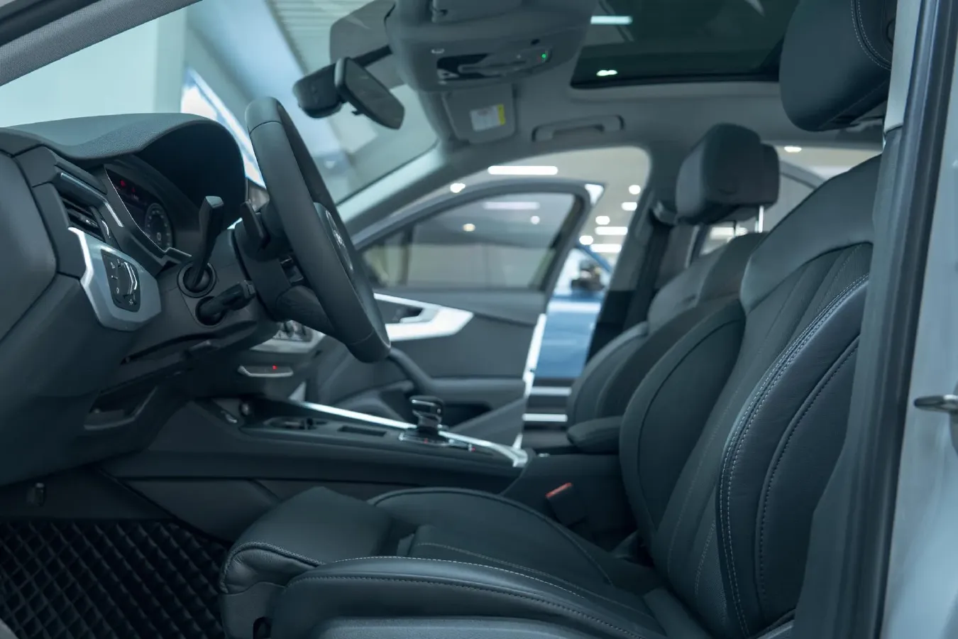 2023 Audi A4L 2.0T 190HP L4 7DCT,autocango,china used car exporter,china ev exporter,chinese used car exporter,chinese used ev exporter