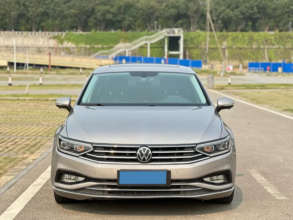 2020 Volkswagen Magotan 2.0T 186HP L4 7DCT,autocango,china used car exporter,china ev exporter,chinese used car exporter,chinese used ev exporter