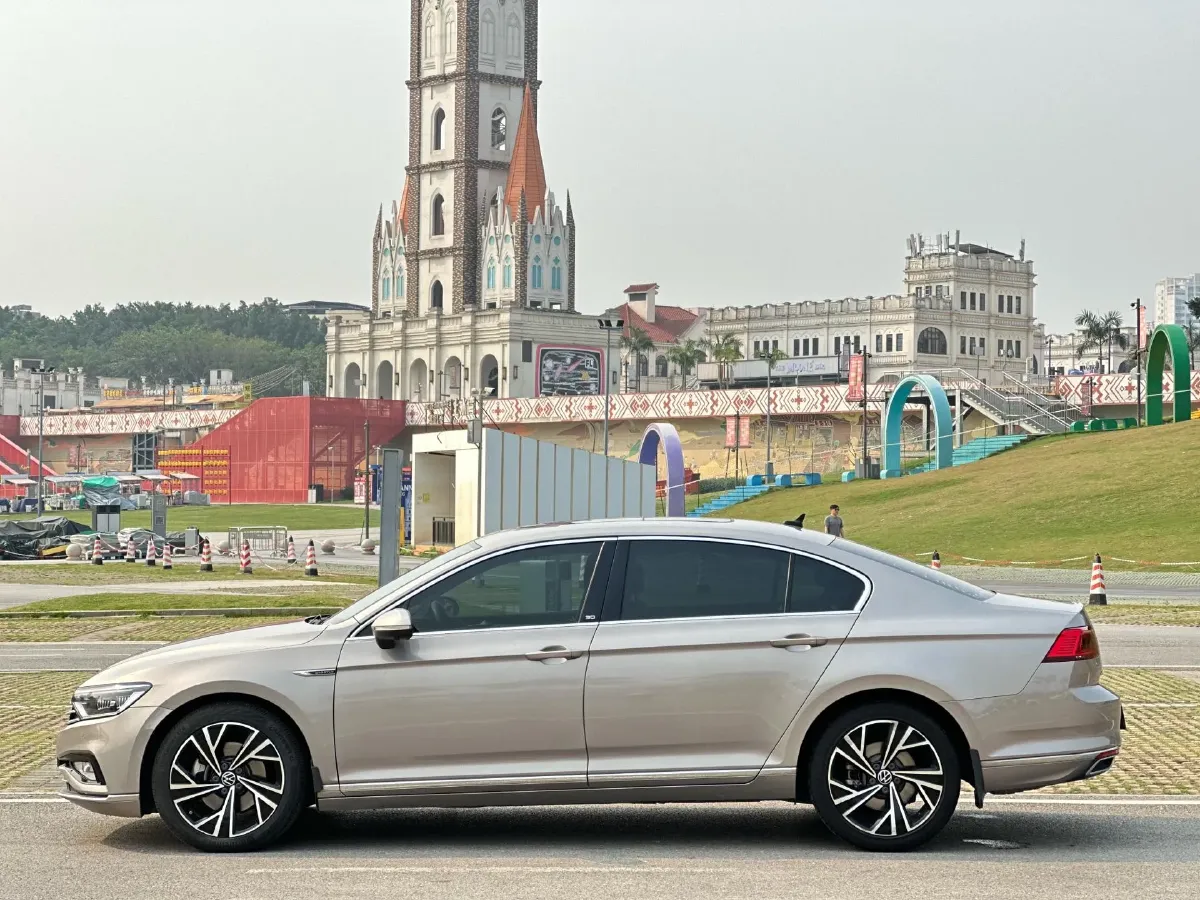 2020 Volkswagen Magotan 2.0T 186HP L4 7DCT,autocango,china used car exporter,china ev exporter,chinese used car exporter,chinese used ev exporter