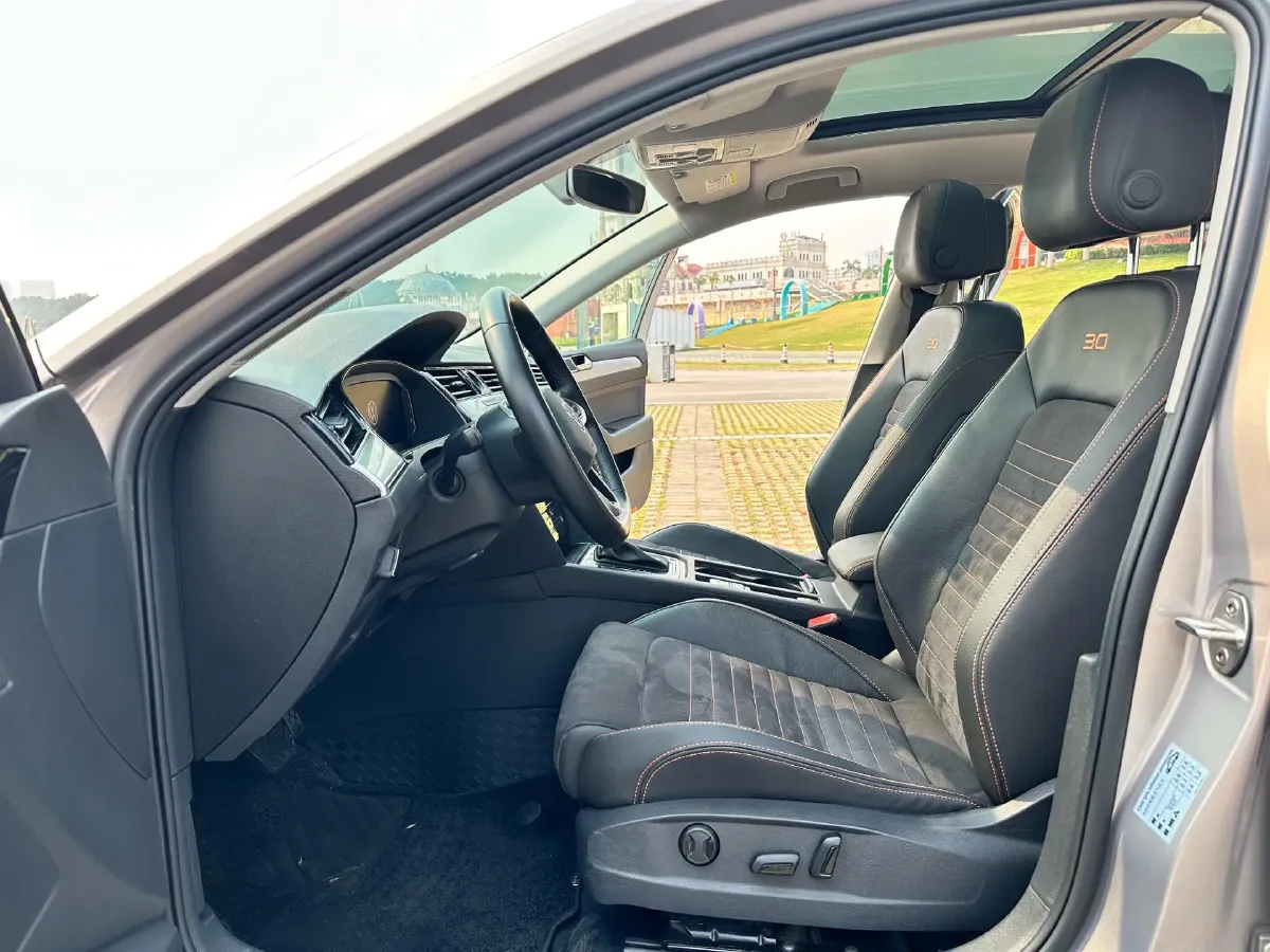 2020 Volkswagen Magotan 2.0T 186HP L4 7DCT,autocango,china used car exporter,china ev exporter,chinese used car exporter,chinese used ev exporter