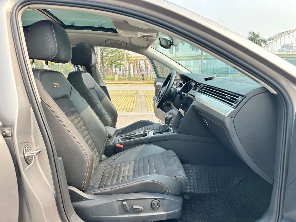 2020 Volkswagen Magotan 2.0T 186HP L4 7DCT,autocango,china used car exporter,china ev exporter,chinese used car exporter,chinese used ev exporter