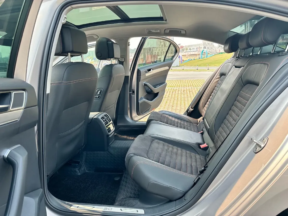 2020 Volkswagen Magotan 2.0T 186HP L4 7DCT,autocango,china used car exporter,china ev exporter,chinese used car exporter,chinese used ev exporter