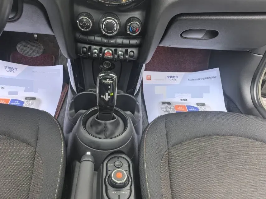 2020 MINI MINI 1.5T 102HP L3 7DCT,autocango,china used car exporter,china ev exporter,chinese used car exporter,chinese used ev exporter