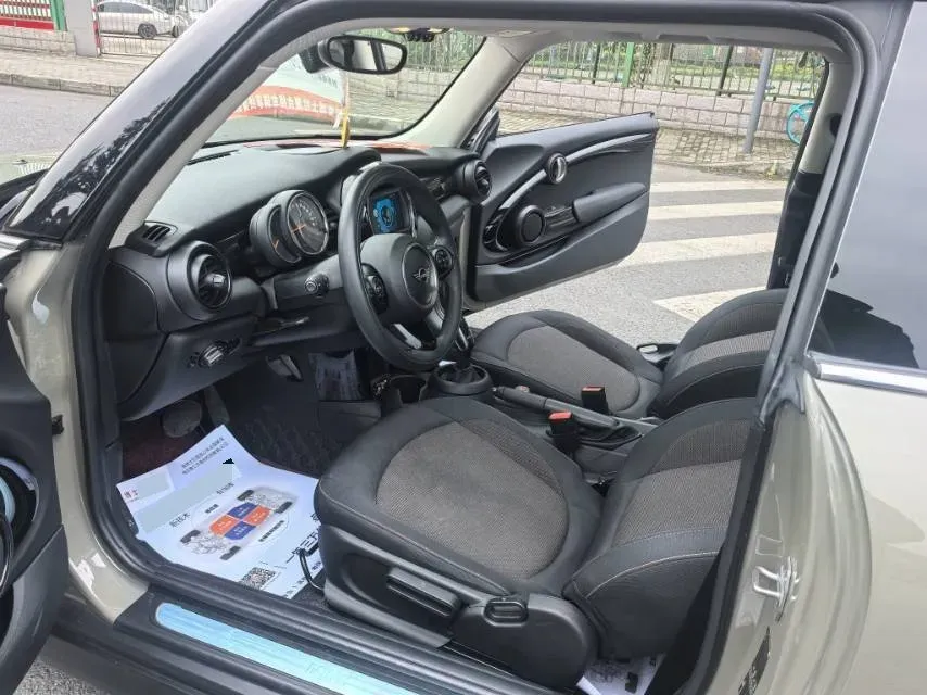 2020 MINI MINI 1.5T 102HP L3 7DCT,autocango,china used car exporter,china ev exporter,chinese used car exporter,chinese used ev exporter