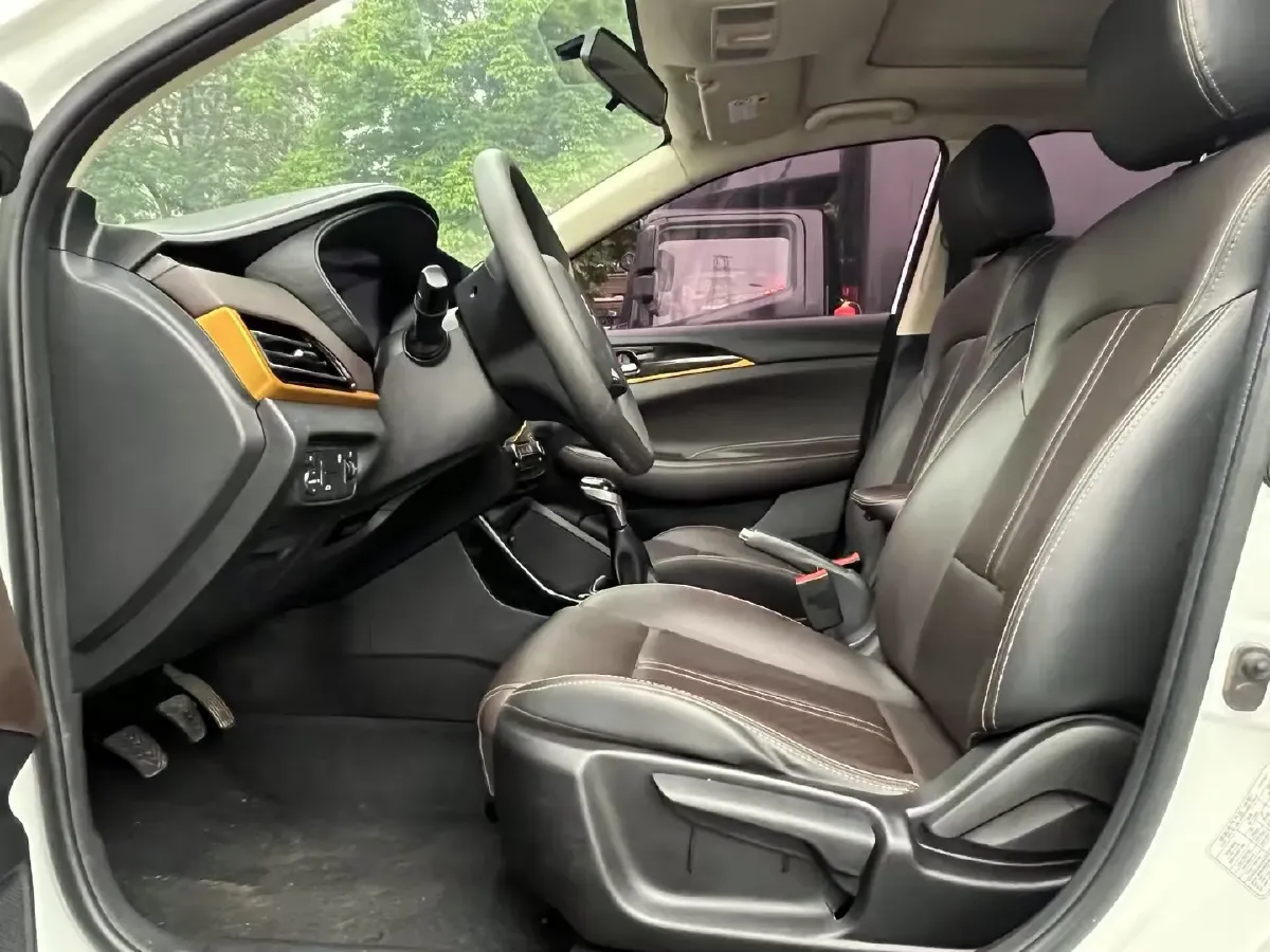 2019 ChangAn Eado DT 1.6L 125HP L4 5MT,autocango,china used car exporter,china ev exporter,chinese used car exporter,chinese used ev exporter