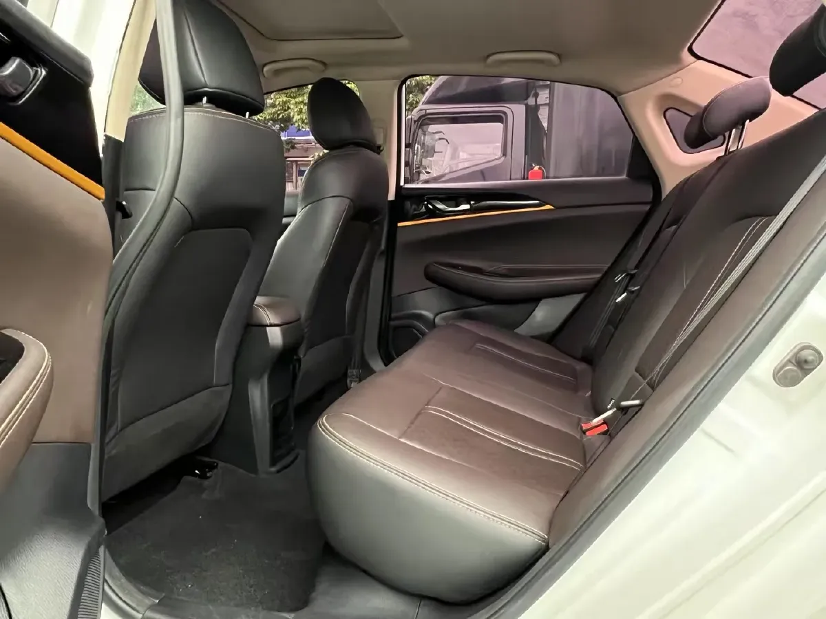 2019 ChangAn Eado DT 1.6L 125HP L4 5MT,autocango,china used car exporter,china ev exporter,chinese used car exporter,chinese used ev exporter