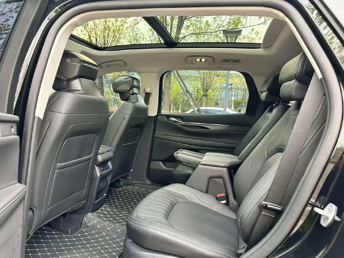 2025 Geely Monjaro 2.0T 238HP L4 8AT,autocango,china used car exporter,china ev exporter,chinese used car exporter,chinese used ev exporter