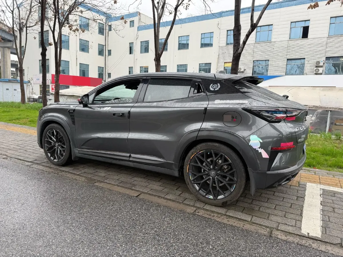 2022 ChangAn UNI-T 2.0T 233HP L4 8AT,autocango,china used car exporter,china ev exporter,chinese used car exporter,chinese used ev exporter