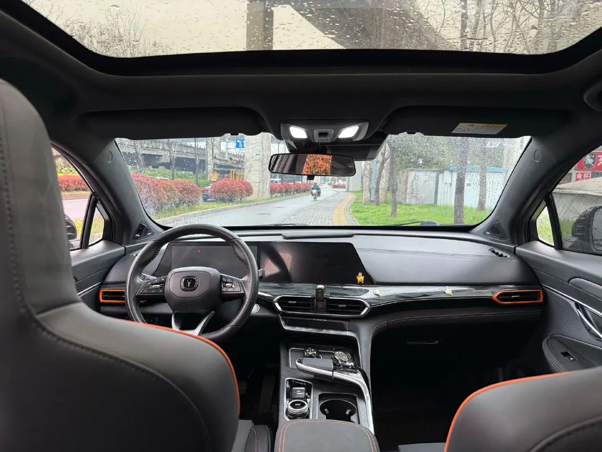 2022 ChangAn UNI-T 2.0T 233HP L4 8AT,autocango,china used car exporter,china ev exporter,chinese used car exporter,chinese used ev exporter