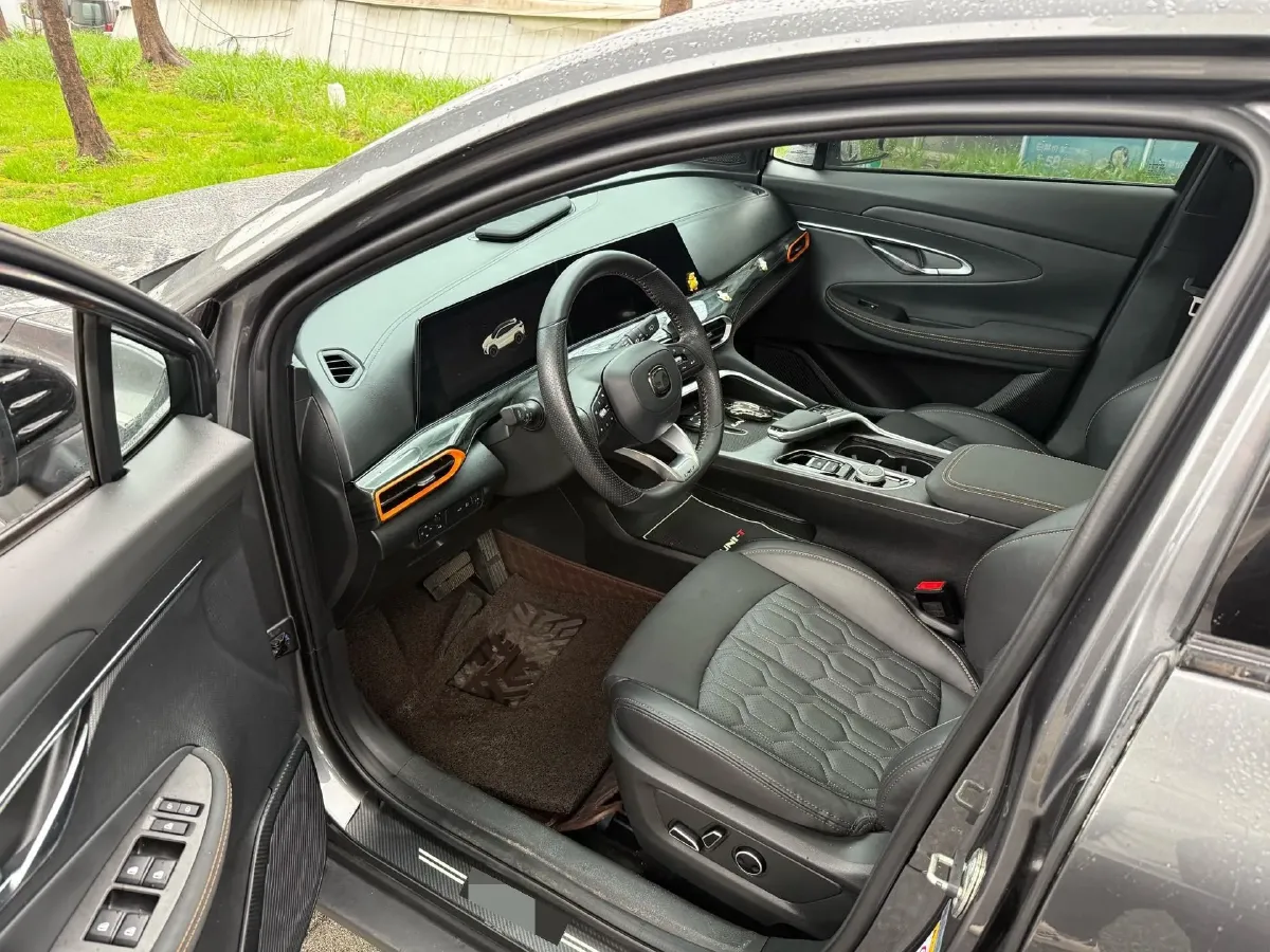 2022 ChangAn UNI-T 2.0T 233HP L4 8AT,autocango,china used car exporter,china ev exporter,chinese used car exporter,chinese used ev exporter