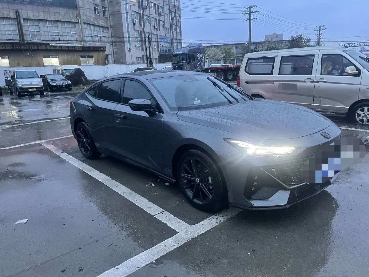 2023 ChangAn UNI-V 1.5T 188HP L4 7DCT,autocango,china used car exporter,china ev exporter,chinese used car exporter,chinese used ev exporter