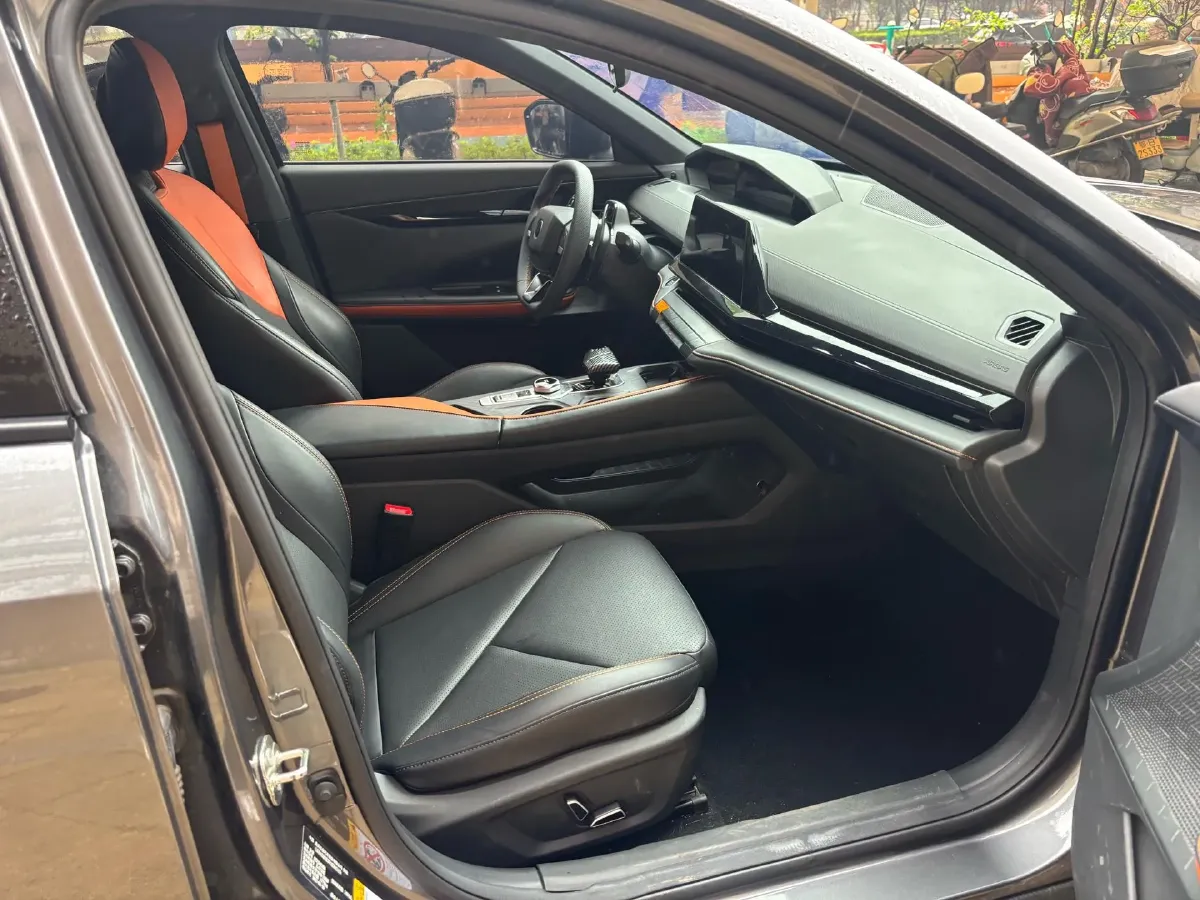 2022 ChangAn UNI-V 1.5T 188HP L4 7DCT,autocango,china used car exporter,china ev exporter,chinese used car exporter,chinese used ev exporter