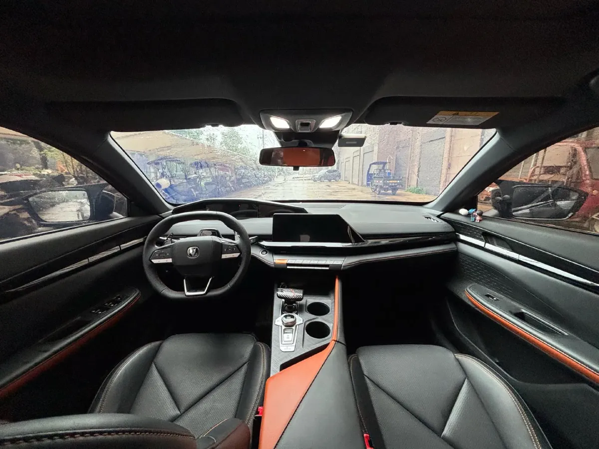 2022 ChangAn UNI-V 1.5T 188HP L4 7DCT,autocango,china used car exporter,china ev exporter,chinese used car exporter,chinese used ev exporter