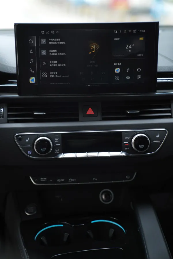 2025 Audi A4L 2.0T 190HP L4 7DCT,autocango,china used car exporter,china ev exporter,chinese used car exporter,chinese used ev exporter