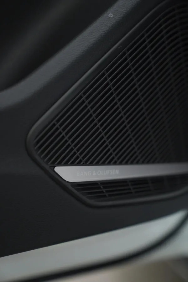 2025 Audi A4L 2.0T 190HP L4 7DCT,autocango,china used car exporter,china ev exporter,chinese used car exporter,chinese used ev exporter