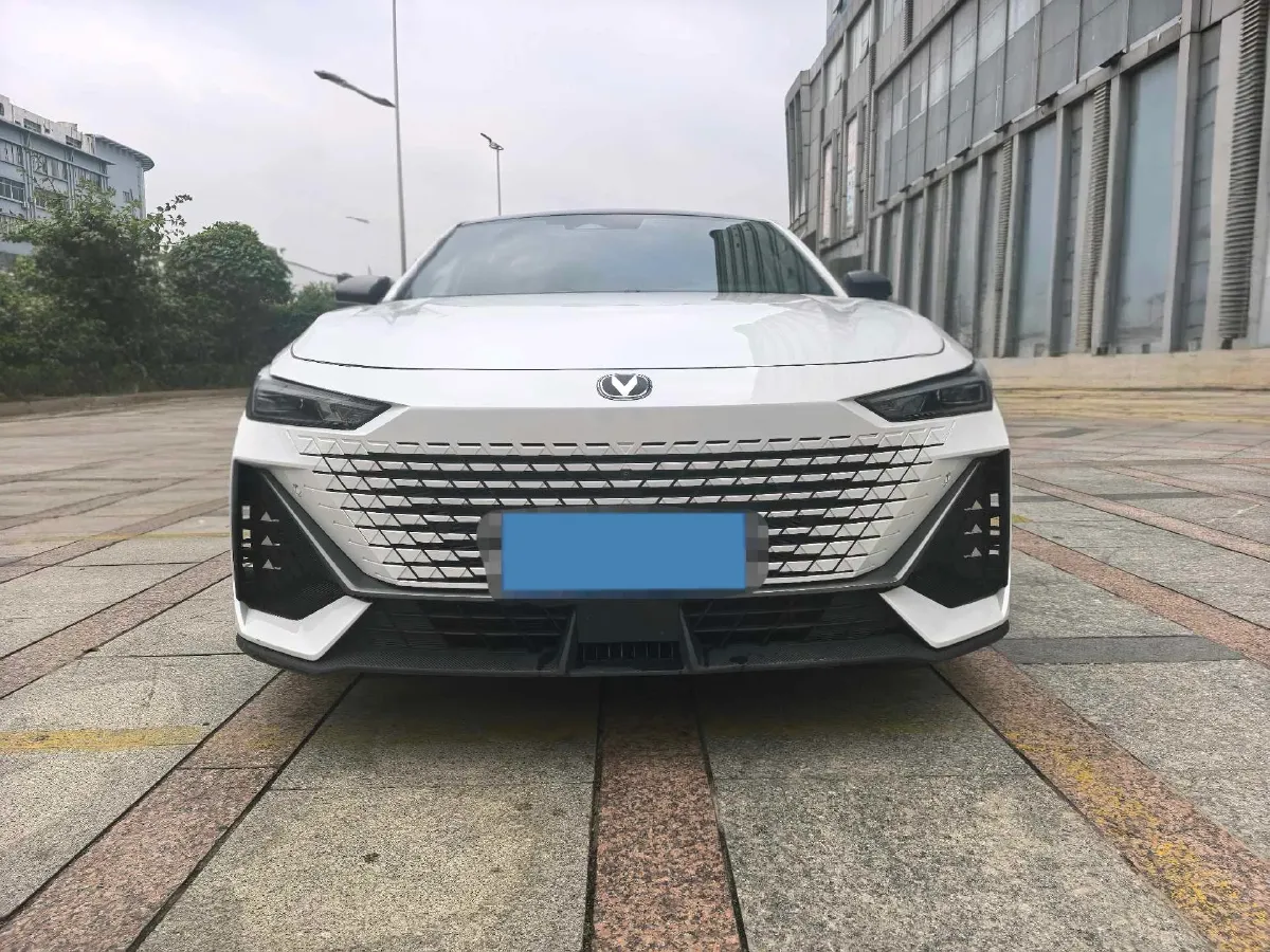 2022 ChangAn UNI-V 1.5T 188HP L4 7DCT,autocango,china used car exporter,china ev exporter,chinese used car exporter,chinese used ev exporter