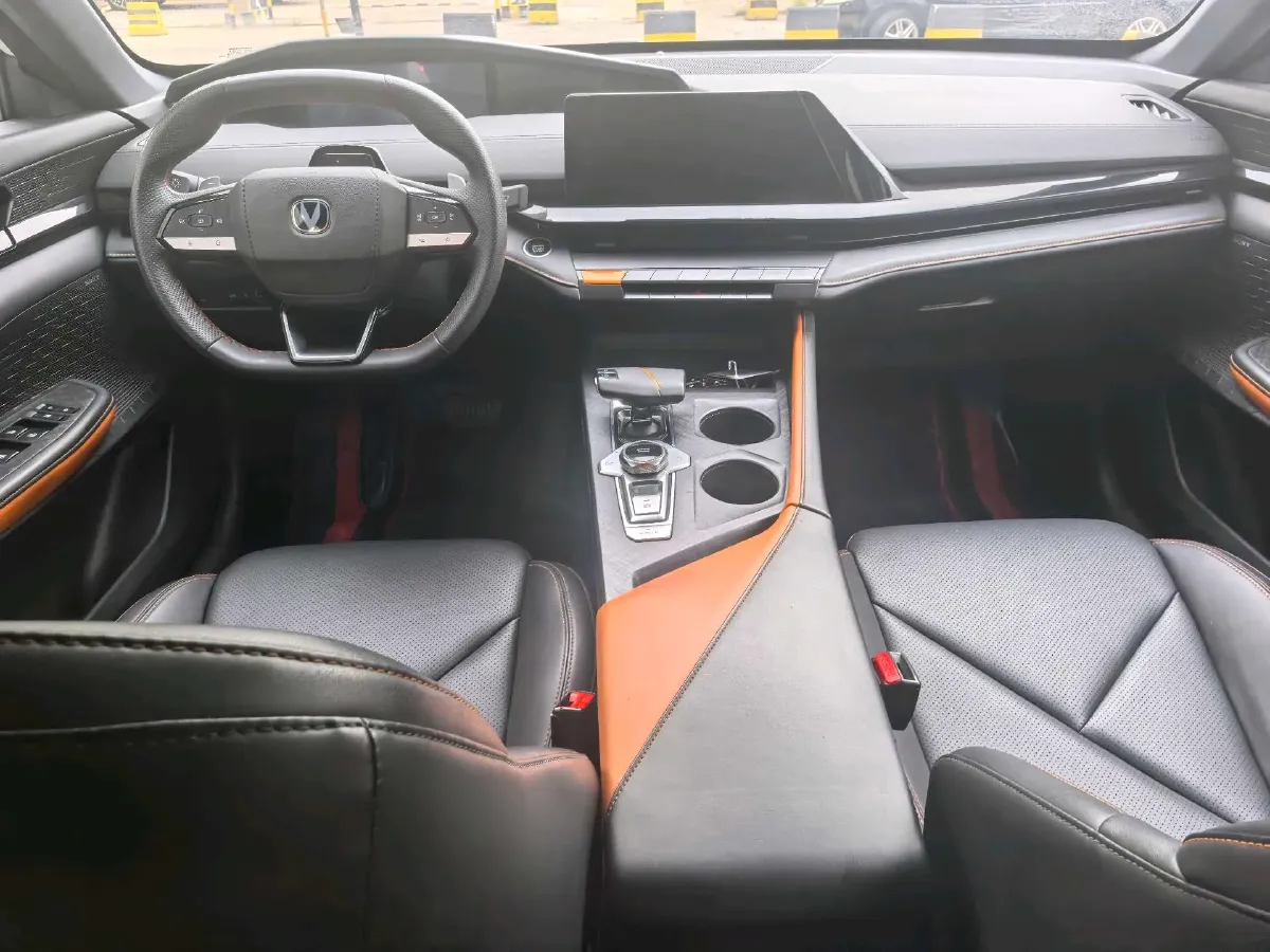 2022 ChangAn UNI-V 1.5T 188HP L4 7DCT,autocango,china used car exporter,china ev exporter,chinese used car exporter,chinese used ev exporter