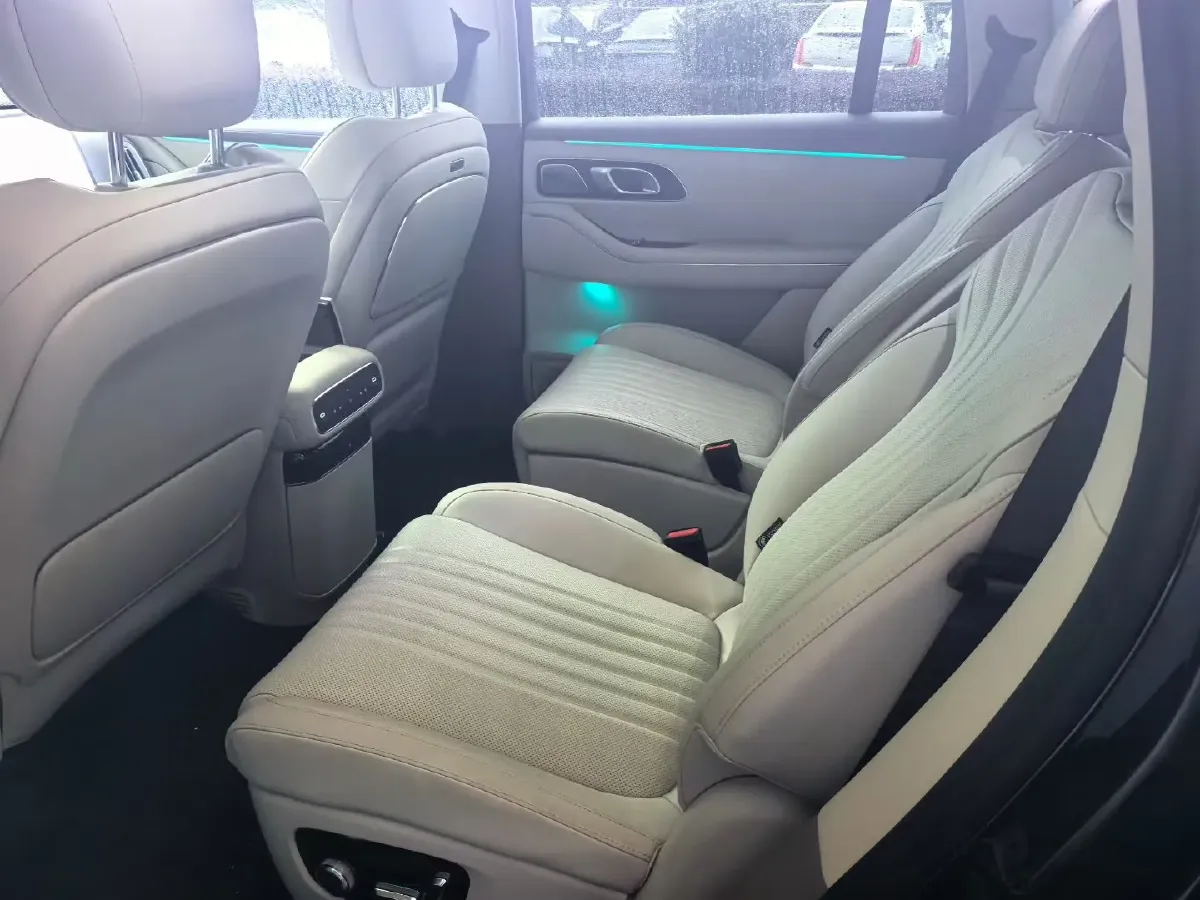 2025 Volkswagen Tiguan L 2.0T 220HP L4 7DCT,autocango,china used car exporter,china ev exporter,chinese used car exporter,chinese used ev exporter