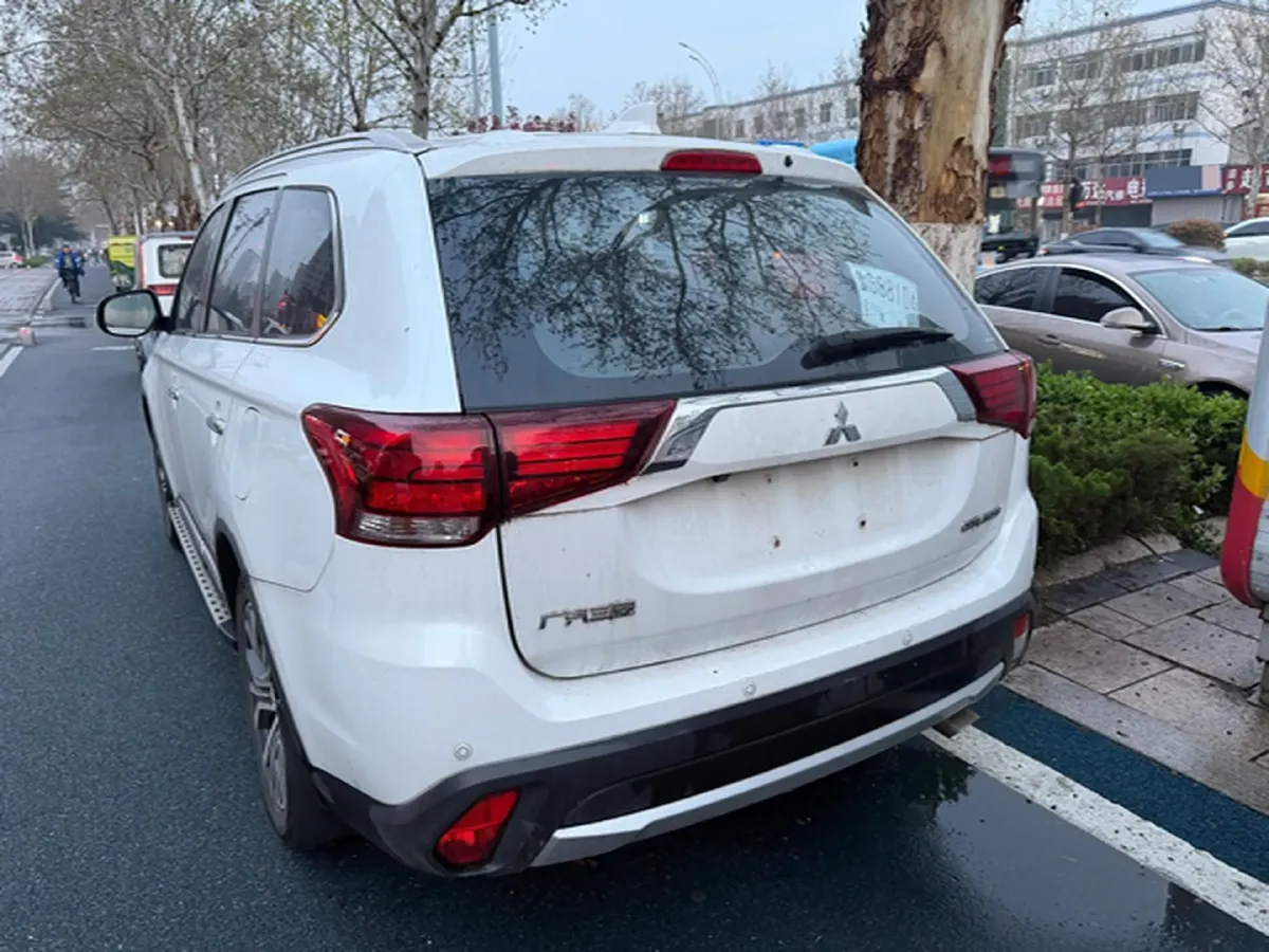 2018 Mitsubishi Outlander 2.4L 192HP L4 CVT,autocango,china used car exporter,china ev exporter,chinese used car exporter,chinese used ev exporter