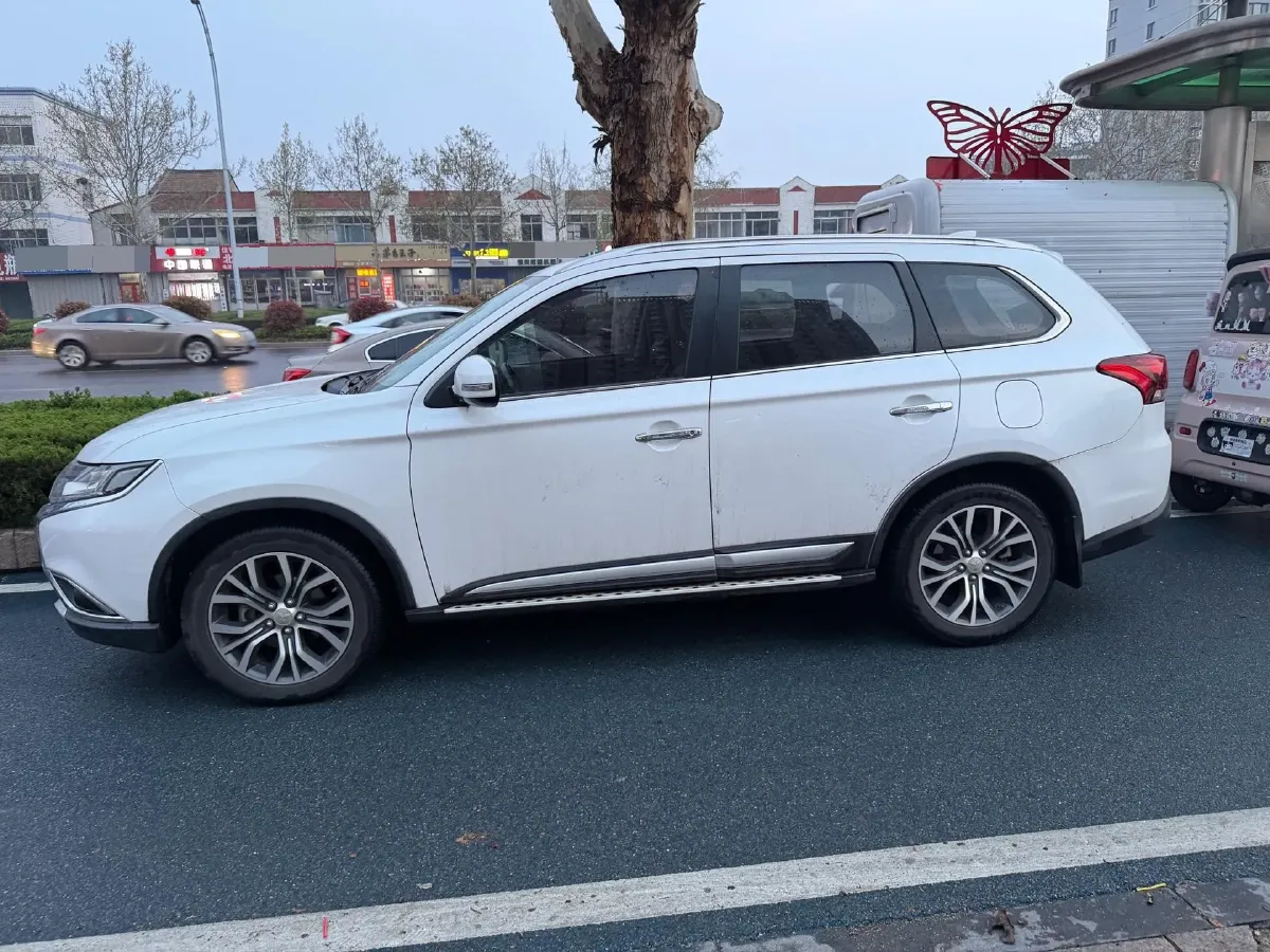 2018 Mitsubishi Outlander 2.4L 192HP L4 CVT,autocango,china used car exporter,china ev exporter,chinese used car exporter,chinese used ev exporter