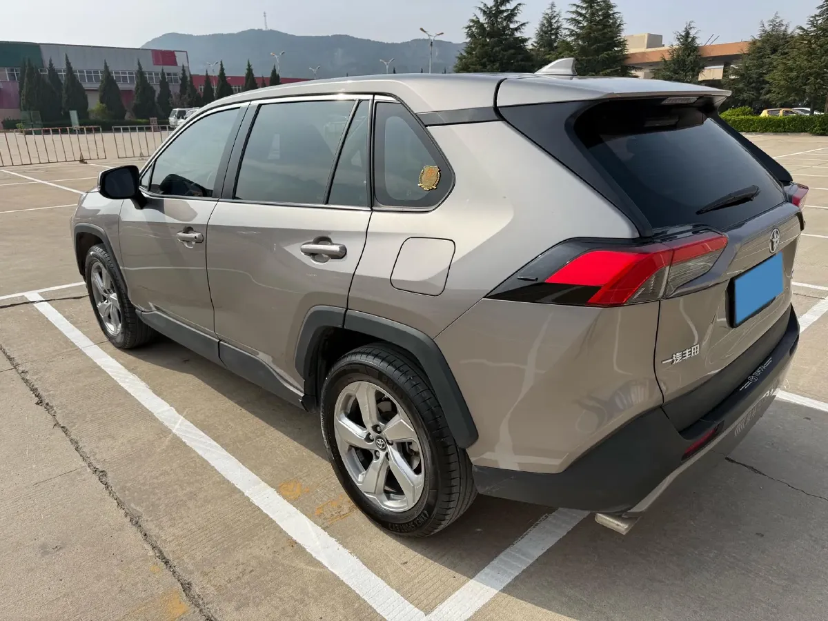 2021 Toyota RAV4 2.0L 171HP L4 CVT,autocango,china used car exporter,china ev exporter,chinese used car exporter,chinese used ev exporter
