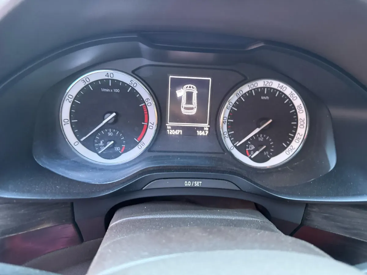 2019 Skoda Superb 2.0T 220HP L4 7DCT,autocango,china used car exporter,china ev exporter,chinese used car exporter,chinese used ev exporter