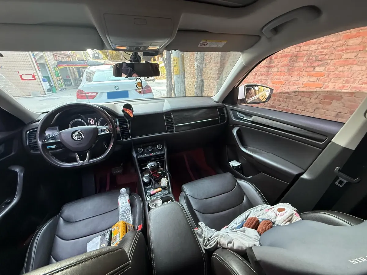 2019 Skoda Superb 2.0T 220HP L4 7DCT,autocango,china used car exporter,china ev exporter,chinese used car exporter,chinese used ev exporter