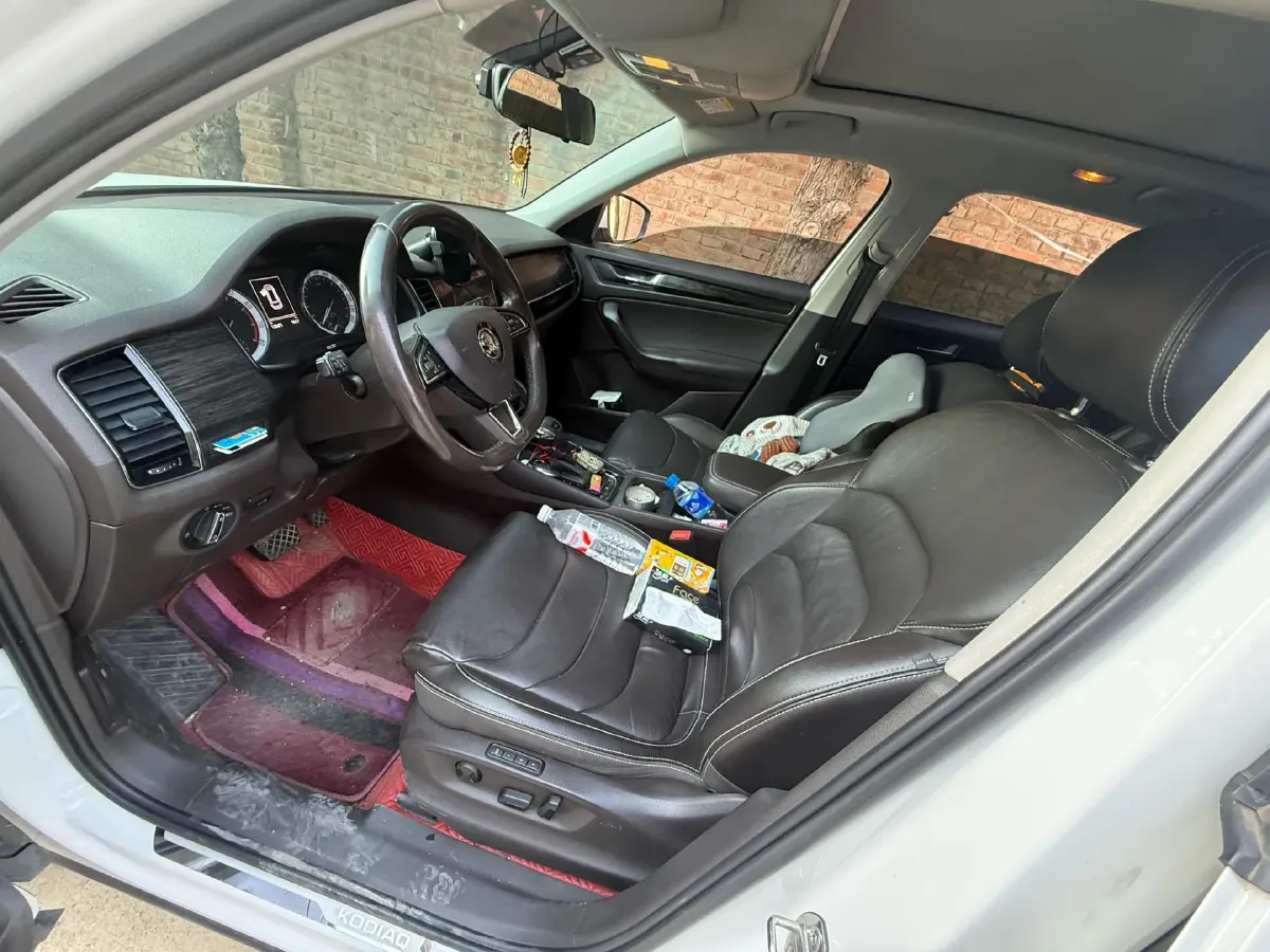 2019 Skoda Superb 2.0T 220HP L4 7DCT,autocango,china used car exporter,china ev exporter,chinese used car exporter,chinese used ev exporter