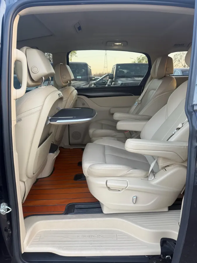 2023 Buick GL8 2.0T 237HP L4 9AT,autocango,china used car exporter,china ev exporter,chinese used car exporter,chinese used ev exporter